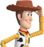 Boneco Woody Toy Story Disney Pixar Mattel. Com aprox. 18 cm e articulações móveis. Ideal para aventuras da nova geração. Para crianças a partir de 3 anos.