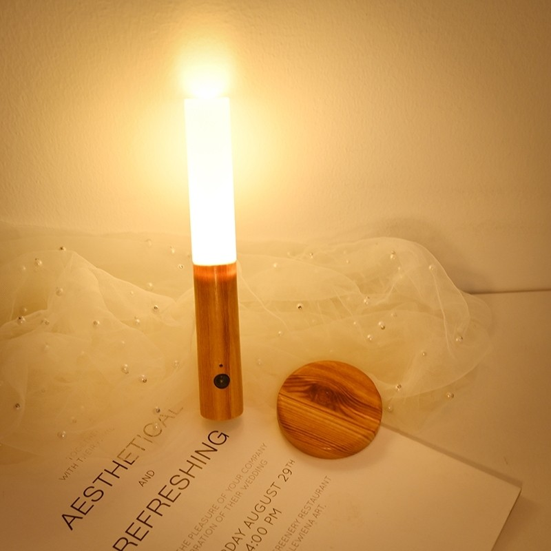Luminária LED Recarregável com Sensor de Movimento Luz Noturna USB